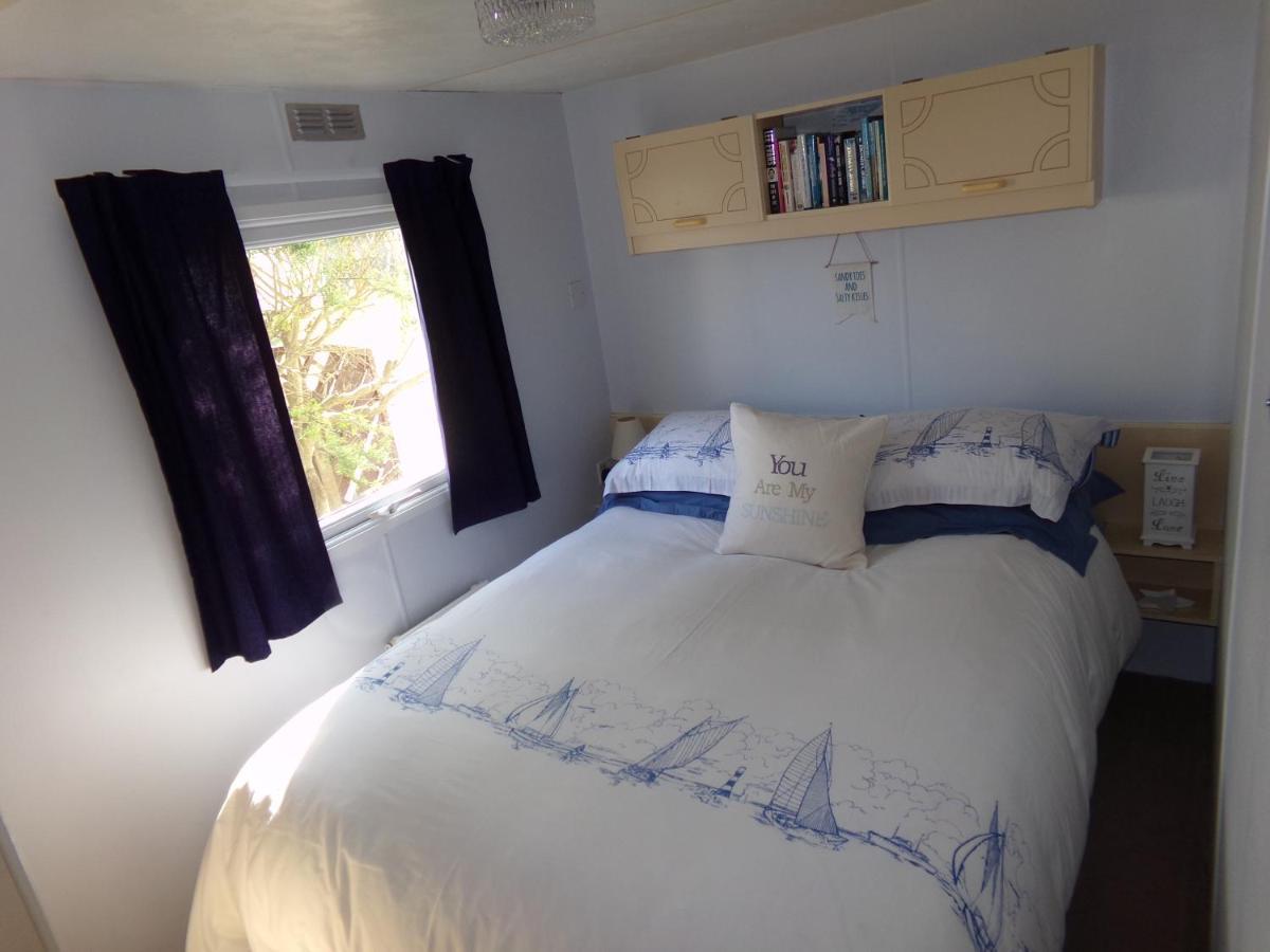 Happydaze Caravan Bacton  Екстериор снимка