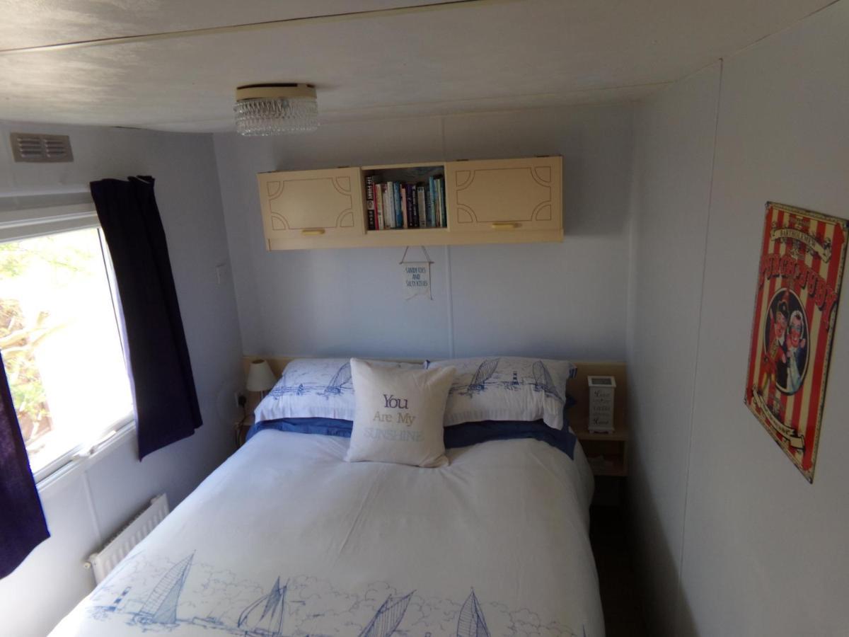 Happydaze Caravan Bacton  Екстериор снимка