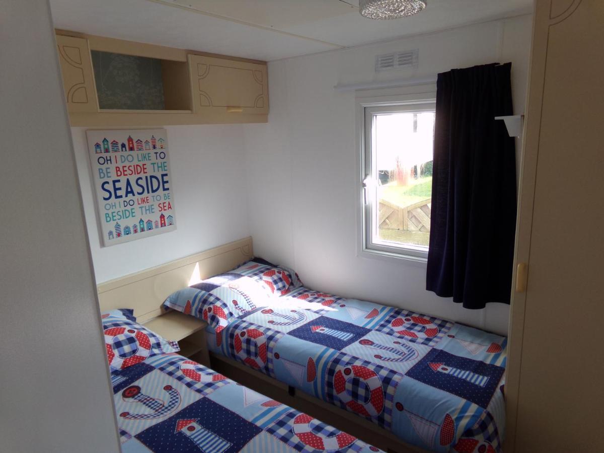 Happydaze Caravan Bacton  Екстериор снимка